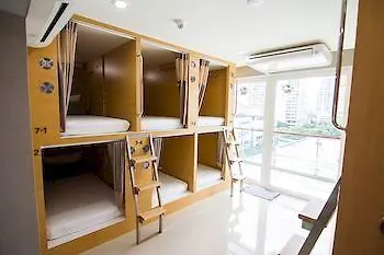 D-box 旅馆 *